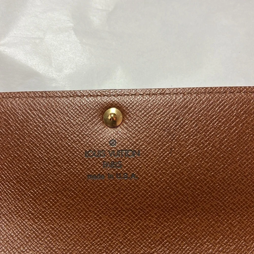 Louis Vuitton monogram sara long wallet.